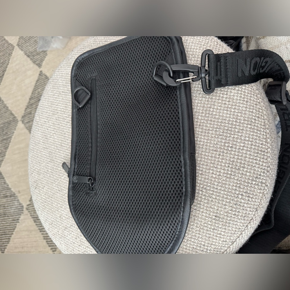 True Religion Sling Bag Grey Black Monogram Logo Crossbody Phone/Wallet NWT - Picture 5 of 5